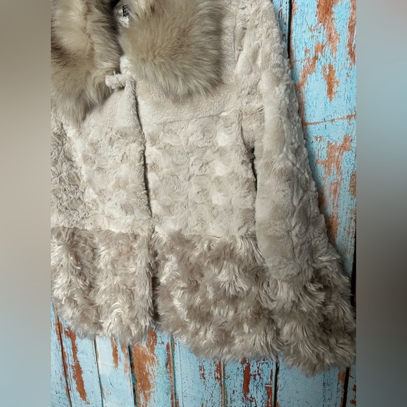 Carre Noir Short Trio Faux Fur Collar Jacket - Picture 3 of 7